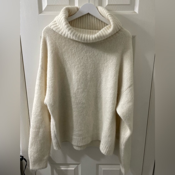 UGG NWOT Women's Lylah Rollneck Sweater in Cream Oversized 27” PTP - Picture 3 of 13